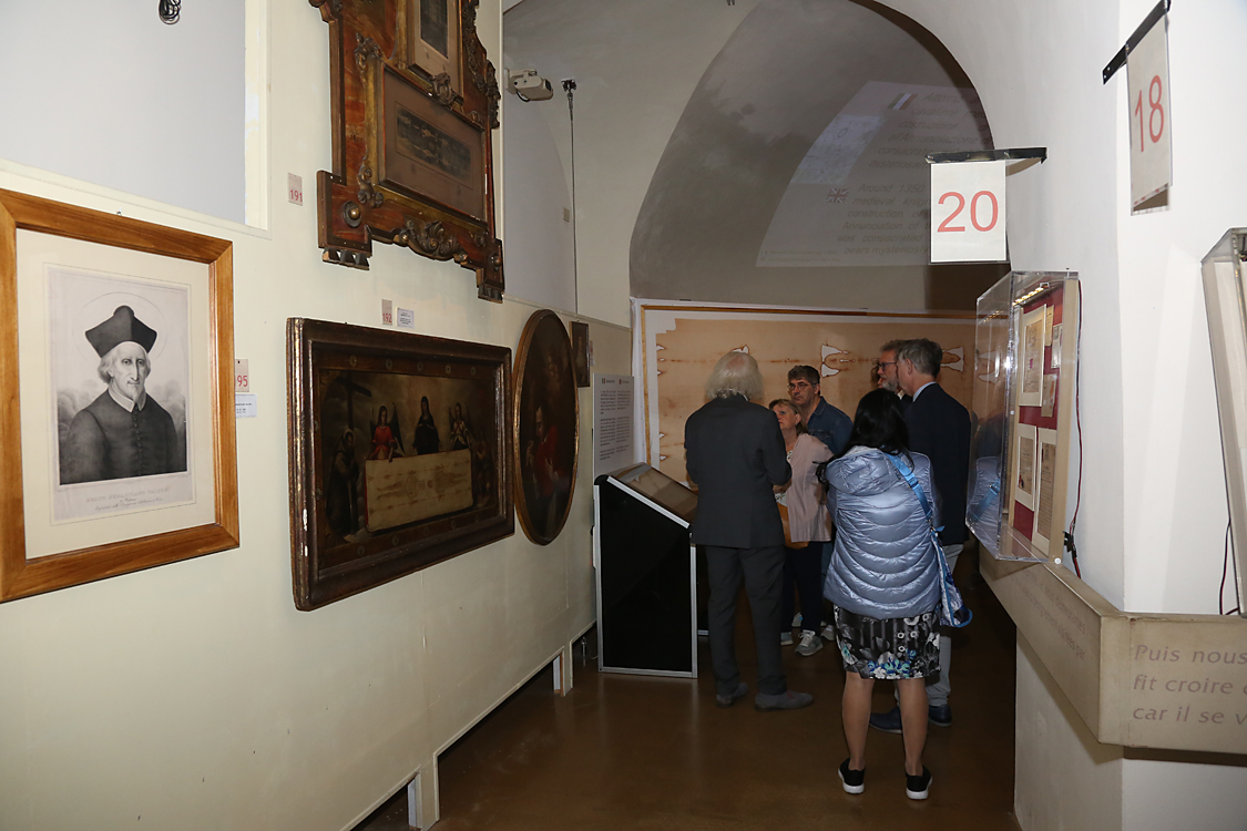 Restauri Santo Sudario - Museo della Sindone_030.jpg